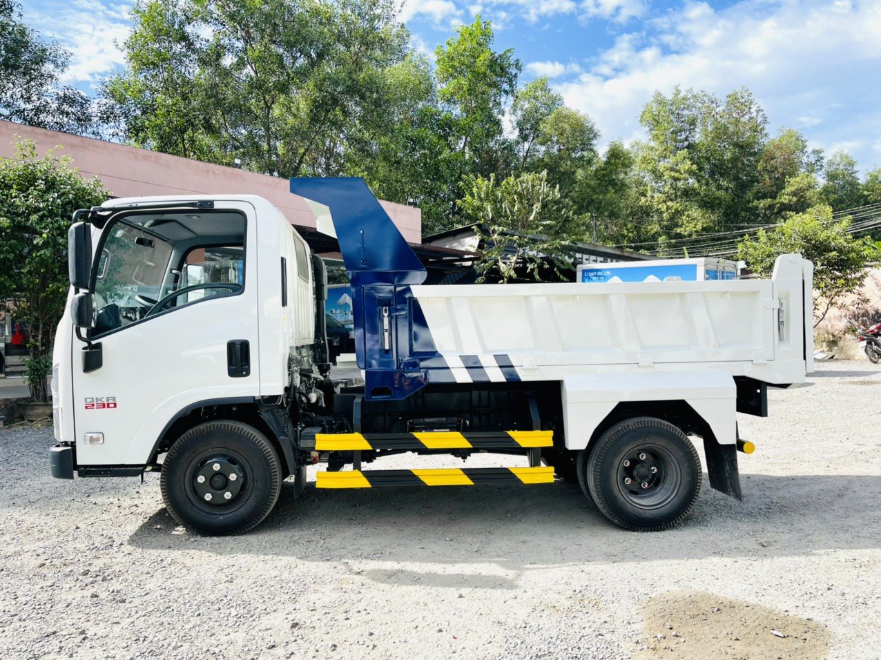 Xe ben Isuzu QKR230