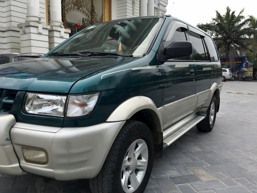 Mẫu xe 7 chỗ máy dầu cũ của Isuzu