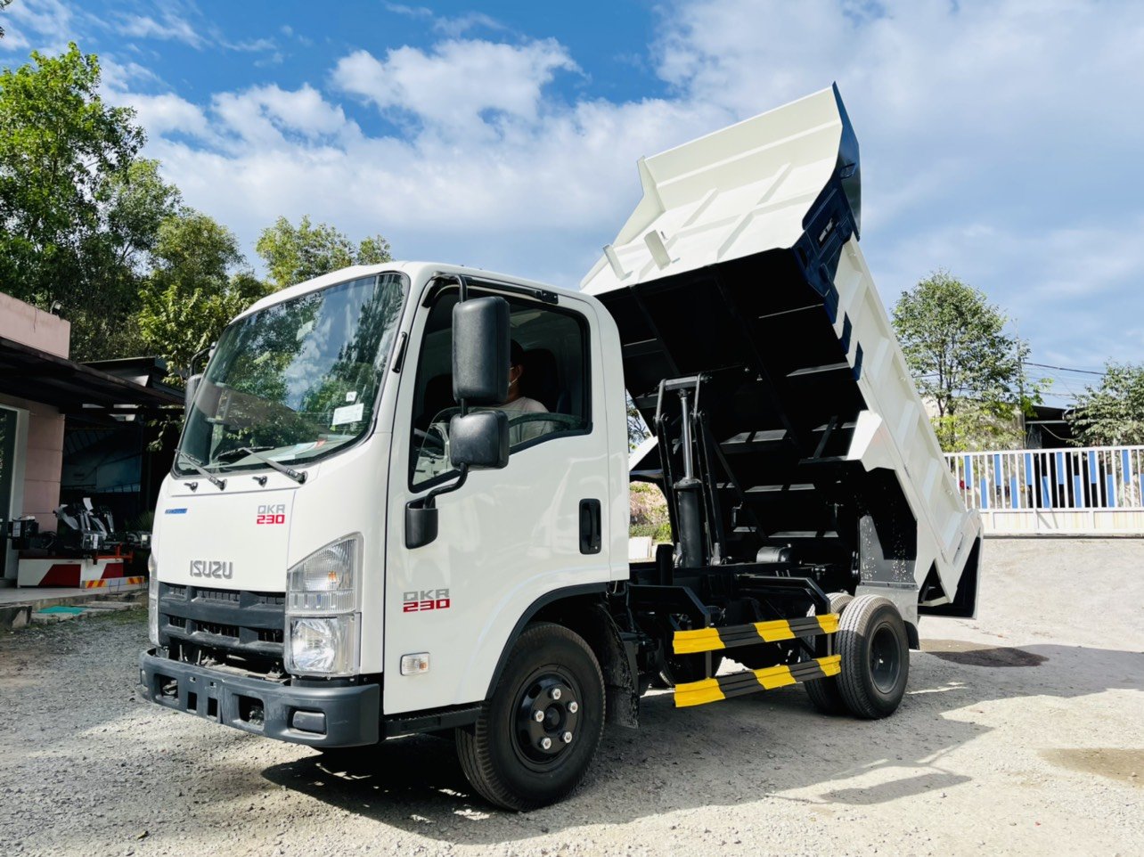 Thùng xe tải tự đổ QKR 230