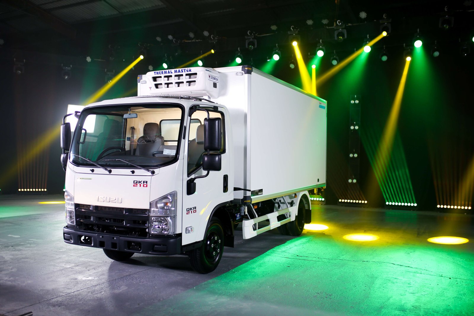 Thùng đông lạnh Isuzu trên nền xe QKR